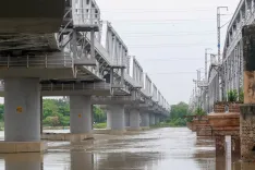 क्या दिल्ली में यमुना का जलस्तर खतरे के निशान से ऊपर है और बाढ़ का खतरा बढ़ा है?