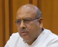 How Does Delhi Speaker Encourage Young Leaders to Value Integrity?
