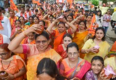 क्या आपको देवताओं के गुरु से ज्ञान, संतान और धन की आवश्यकता है? इन मंदिरों में जाकर करें दर्शन!