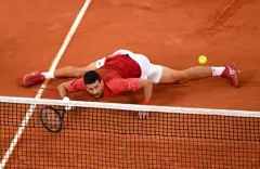 Djokovic survives knee scare to enter SF in Geneva