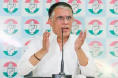 क्या दो वोटर आईडी के मामले में चुनाव आयोग के नोटिस पर पवन खेड़ा ने पलटवार किया?