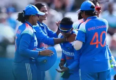 क्या भारतीय महिला क्रिकेट टीम ने इंग्लैंड के खिलाफ 2-1 से वनडे सीरीज जीतकर अनूठा रिकॉर्ड बनाया?