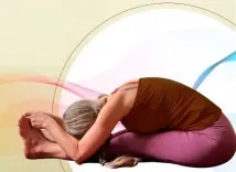 क्या बालासन हर उम्र के लिए फायदेमंद है, दर्द-थकान और तनाव में राहत दिलाता है?
