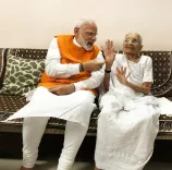 क्या पीएम मोदी ने मां के निधन के बाद 17 पन्नों की चिट्ठी लिखी? मनोज मुंतशिर ने साझा किया अनुभव