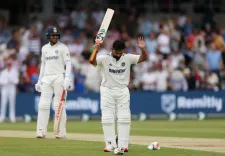 क्या मेरे दिमाग में तीन जश्न मनाने के तरीके थे, फिर मैंने वही किया जो मुझे अच्छी तरह से आता है: पंत
