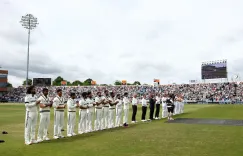 क्या भारत और इंग्लैंड के खिलाड़ियों ने डेविड लॉरेंस को श्रद्धांजलि देने के लिए काली पट्टी बांधी?