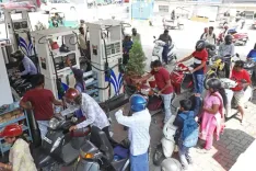 क्या केंद्र ने पेट्रोल में 20 प्रतिशत इथेनॉल मिश्रण के नकारात्मक प्रभाव की खबरों का खंडन किया?