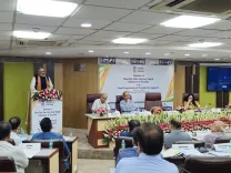 क्या भारत के वस्त्र उद्योग ने वैश्विक अस्थिरता के बावजूद मजबूती दिखाई है? : गिरिराज सिंह