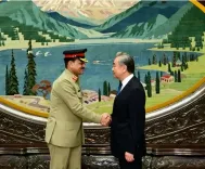 क्या असीम मुनीर सैन्य शासन का नया चेहरा बन गए हैं?