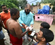 क्या पावरलिफ्टिंग चैंपियन महंत गौरव शर्मा ने यमुना बाढ़ पीड़ितों की मदद की?