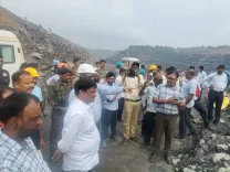 क्या धनबाद की कोयला खदान में वैन गिरने से मजदूर लापता हो गए?