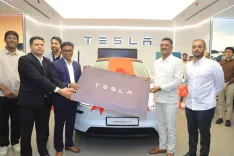 क्या टेस्ला ने भारत में डिलीवरी शुरू की? महाराष्ट्र के परिवहन मंत्री ने खरीदी पहली 'मॉडल वाई' कार