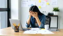 क्या प्रीमैच्योर मेनोपॉज के दौरान महिलाओं में डिप्रेशन के कई कारण हैं?