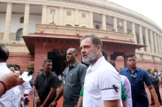 क्या राहुल गांधी ने चुनाव आयोग के अधिकारियों को चेतावनी दी?