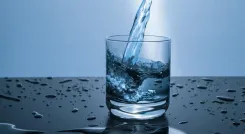 क्या मानसून में गुनगुना पानी पीना स्वास्थ्य के लिए फायदेमंद है?