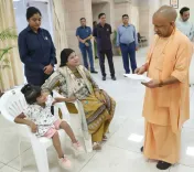 क्या सीएम योगी ने जनता दर्शन में मायरा के एडमिशन का भरोसा दिया?