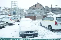 J&K Police extend helping hand to the needy amid heavy snowfall
