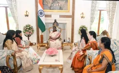 क्या लखनऊ के 'मसाला मठरी केंद्र' की महिलाएं राष्ट्रपति मुर्मू से मिलकर भावविभोर हुईं?