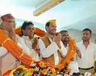 क्या लालू यादव के बेटे तेज प्रताप ने फिर से बगावती तेवर दिखाए हैं? पांच दलों से किया गठबंधन!