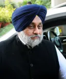 क्या सुखबीर सिंह बादल ने लैंड पूलिंग पॉलिसी की वापसी पर किसानों और कार्यकर्ताओं को सलाम किया?