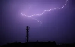 How many lives have lightning strikes claimed in Bihar?
