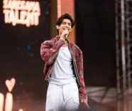 How Does Maahi Handle Comparisons with His Father Shaan?