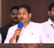 How Can YSRCP Youth Workers Utilize Social Media Effectively?