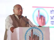 क्या खड़गे ने कर्नाटक में बैलेट पेपर से स्थानीय निकाय चुनाव कराने के फैसले का स्वागत किया?