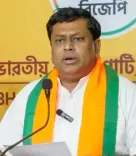 क्या ममता की लिखी पुस्तकों को स्कूलों में अनिवार्य बनाना हिटलरशाही का उदाहरण है?