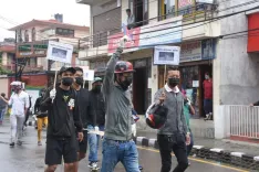 क्या नेपाल में आंदोलन के कारण 19 की मौत हो चुकी है? पीएम ओली के इस्तीफे की मांग क्यों हो रही है?