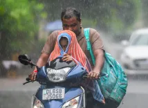 क्या नोएडा में भारी बारिश के कारण स्कूल बंद हुए?