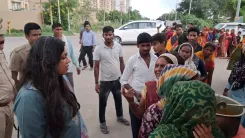 क्या नोएडा में यमुना नदी का जलस्तर बढ़ रहा है? जिलाधिकारी मेधा रूपम ने प्रभावित क्षेत्रों का किया निरीक्षण