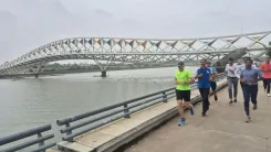 क्या उमर अब्दुल्ला ने साबरमती रिवरफ्रंट की अद्भुत सैर की?