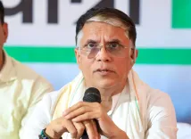 क्या पवन खेड़ा पर दो वोटर आईडी रखने का आरोप सही है?