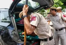 How Did Pickpockets Steal a Phone and Create a Fake UPI ID to Defraud Rs 7.2 Lakh?