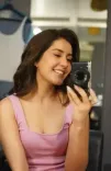 क्या राशि खन्ना के पिंक टॉप में दिखा स्टाइलिश लुक, मिरर सेल्फी में?