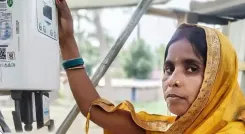 How Did PM Modi Celebrate Bihar's 'Solar Didi' and Encourage Solar Energy Adoption?