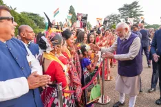 क्या पीएम मोदी का लंदन में प्रवासी भारतीयों ने जोरदार स्वागत किया?