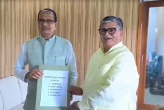 What Did Punjab Governor Present to Shivraj Singh Chouhan Regarding Floods?