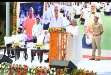 क्या यूपी के राजभवन में योग के जरिए संतों और सांसदों ने ऊर्जा का संचार किया?