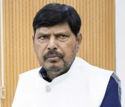 Why is Ramdas Athawale Criticizing Raj & Uddhav Thackeray Over Hindi?