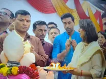Did Ranbir Kapoor & Neetu Kapoor Bid Farewell to Bappa During Ganpati Visarjan?