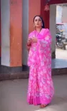 क्या रानी चटर्जी ने 'इमरती दीदी' की झलक दिखाई, गुलाबी साड़ी में आईं नजर?