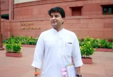 क्या संचार साथी पोर्टल का 15.5 करोड़ नागरिकों ने किया इस्तेमाल, फर्जी कॉल की संख्या 97 प्रतिशत कम हुई? : ज्योतिरादित्य सिंधिया