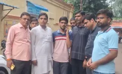 क्या सपा छात्र नेता को 'अ' से अखिलेश और आजम पढ़ाना भारी पड़ा?