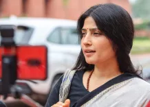 क्या सपा सांसदों की मस्जिद में बैठक पर सियासत तेज हो गई है? डिंपल यादव का भाजपा पर आरोप