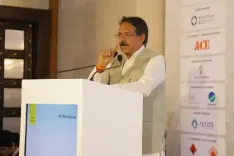 क्या सरकार वर्ल्ड-क्लास रोड इन्फ्रास्ट्रक्चर के निर्माण के लिए प्रतिबद्ध है?
