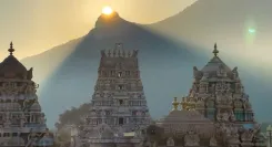 क्या आप जानते हैं सावन में महादेव अग्नि रूप में दर्शन देते हैं? जानिए ‘पंच भूत स्थलों’ में से एक मंदिर का 217 फुट ऊंचा ‘राज गोपुरम’