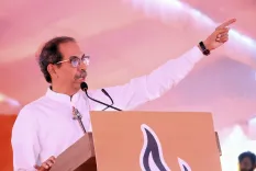 Did the Government Face Defeat Against the Power of 'Marathi Manoos' Over Hindi as an Optional Language?
