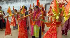 क्या शाहजहांपुर कारागार में बंदियों ने कांवड़ यात्रा निकाली? ब्रिटिश महिला भी हुई शामिल!